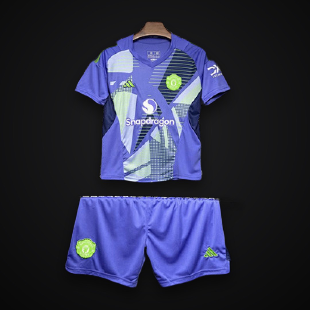 Manchester United 2024/25 Goalkeeper Kids Kit