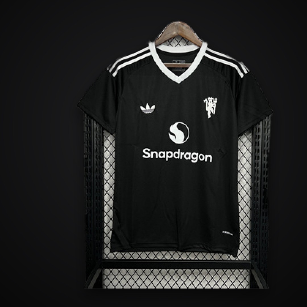 Manchester United 2024/25 Fourth goalkeeper Jersey